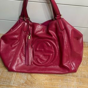 👜Gucci Soho Fringe Tassel Patent Tote medium Fuchsia
